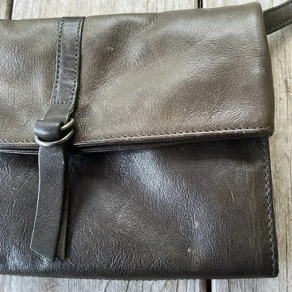 Lucky Brand Foldover Leather Crossbody Bag Taupe Green two tone Adjustable Strap - Picture 3 of 12